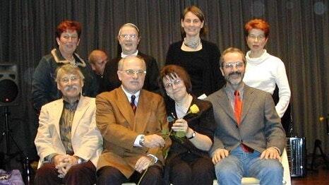 Am 21. Dezember 2001 hoben 21 Gründungsmitglieder den Förderverein Palliativstation St. Josef aus der Taufe. Im Bild das damalige Vorstandsteam. Am 21. Dezember 2001 hoben 21 Gründungsmitglieder den Förderverein Palliativstation St. Josef aus der Taufe. Im Bild das damalige Vorstandsteam.