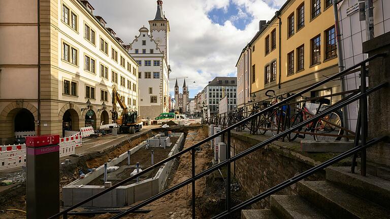 Der Bau des Betontrogs im November 2023. In diesem wurden inzwischen die Bäume eingepflanzt.