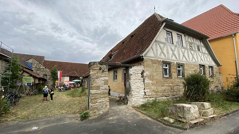 Der Riehlshof von der Herlindenstraße aus betrachtet. Hier kamen am Wochenende viele Gäste zu Besuch, um sich das jahrhundertealte Haus anzusehen.