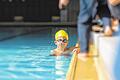 Angstfrei planschen: Schwimmunterricht ist Teil des Lehrplans im Fach Sport. Doch nach Angaben der DLRG sind nur rund 50 Prozent der Zehnjährigen sicher im Wasser.