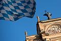 Landtag Bayern.jpeg       -  Eine Bayernflagge weht vor dem bayerischen Landtag.