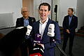 Ibiza-Untersuchungsausschuss - Sebastian Kurz.jpeg       -  Was vom Ruhm übrig blieb: Der frühere Kanzler Sebastian Kurz wird im August 2022 am Rande des ÖVP-Untersuchungsausschusses zu den Korruptionsvorwürfen von Journalisten befragt.