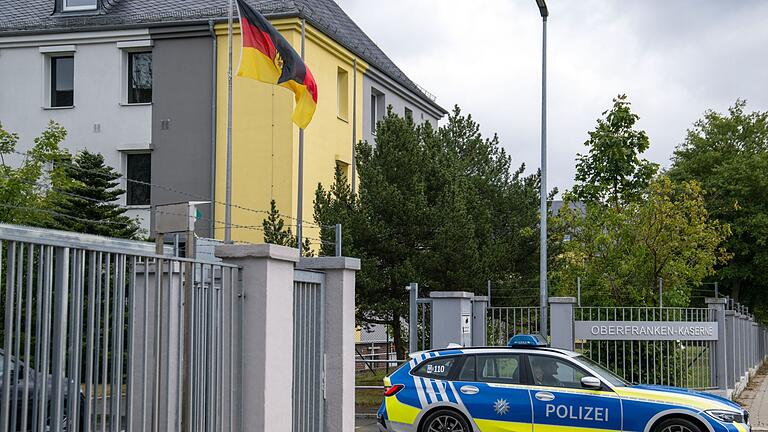 Festnahme wegen mutmaßlichem Anschlagsplan auf Bundeswehrsoldaten       -  Die Ermittler waren zunächst davon ausgegangen, dass der Mann Bundeswehrsoldaten in der Innenstadt von Hof töten wollte. (Archivbild)