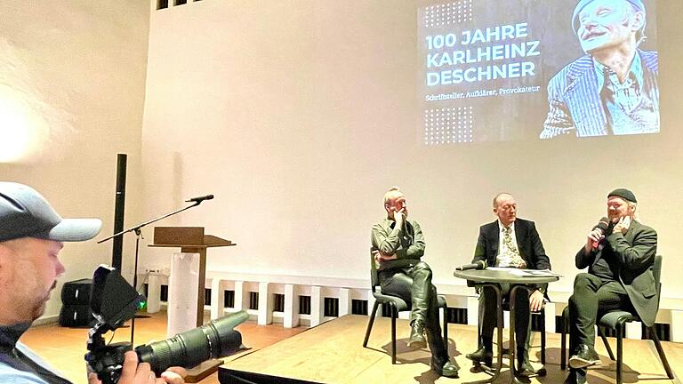 Diskutierten in Haßfurt über Karlheinz Deschner und sein Lebenswerk (von links): Verleger Gunnar Schedel, Horst Hoffmann vom Kulturforum Haßfurt und Michael Schmidt-Salomon. Diskutierten in Haßfurt über Karlheinz Deschner und sein Lebenswerk (von links): Verleger Gunnar Schedel, Horst Hoffmann vom Kulturforum Haßfurt und Michael Schmidt-Salomon.
