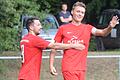 Bereits 13-mal war Tim Strohmenger (rechts) in dieser Saison nach erzielten Toren der Adressat von Glückwünschen. So wie hier am 25. August nach dem 1:0 gegen den FC Wiesenfeld-Halsbach, für das ihn der Teamkollege Robert Erfurt feiert.