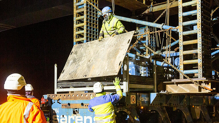 Brückenarbeiten an der A3 in der Nacht auf Sonntag.