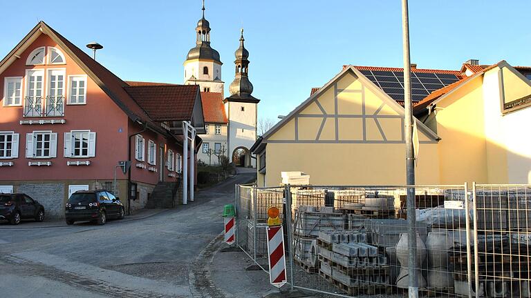 Die Investitionen der Gemeinde Aubstadt wandern aktuell hauptsächlich in den Straßenausbau mit Kanalisation und in Projekte der Dorferneuerung. Unter anderem soll hier ein Dorfplatz entstehen.