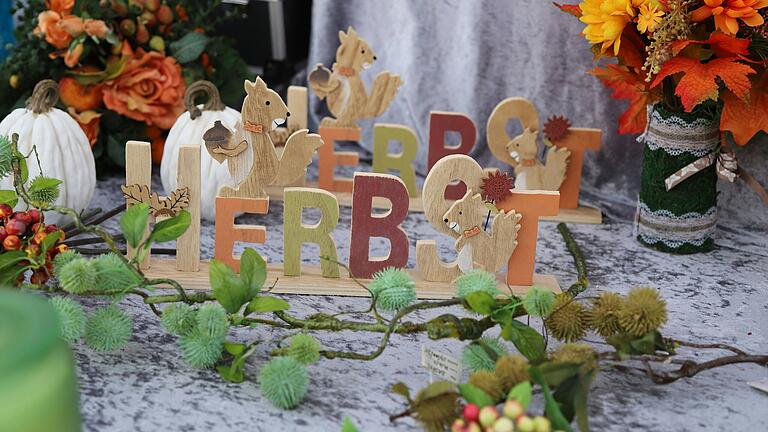 Schöne Dekorationsartikel passend zur Jahreszeit und dazu ein vielfältiges Warensortiment werden die Händler beim Herbstfest 2025 in Gerolzhofen anbieten. Außerdem werden viele Geschäfte ihre Türen beim verkaufsoffenem Sonntag für einen Einkaufsbummel öffnen. Schöne Dekorationsartikel passend zur Jahreszeit und dazu ein vielfältiges Warensortiment werden die Händler beim Herbstfest 2025 in Gerolzhofen anbieten. Außerdem werden viele Geschäfte ihre Türen beim verkaufsoffenem Sonntag für einen Einkaufsbummel öffnen.