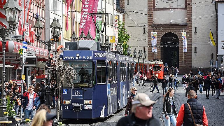 Die Straßenbahn-Züge in Würzburg sind veraltet und sollen ausgetauscht werden. Archivfoto: Thomas Obermeier