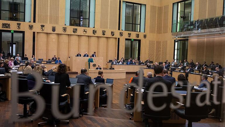 Bundesrat.jpeg       -  Blick in den Plenarsaal während der Sitzung im Bundesrat.