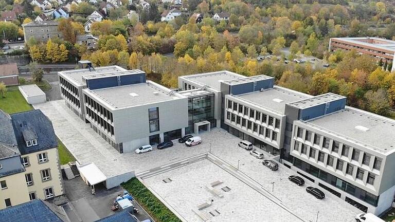 Das neue Berufsbildungszentrum (BBZ) Münnerstadt von oben.       -  Das neue Berufsbildungszentrum (BBZ) Münnerstadt von oben.