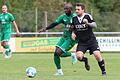 Sita Diaby (links) vom SV Heidingsfeld im Laufduell mit Andreas Herrmann von der SG Buchbrunn-Mainstockheim. Die SG gewann ihr Heimspiel gegen Heidingsfeld in der letzten Spielminute durch ein kurioses Tor.