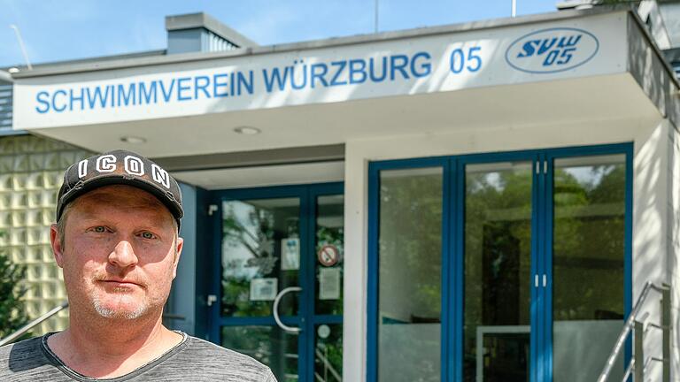 Dass der verurteilte Sexualstraftäter weiterhin als kaufmännischer Angestellter beim SV Würzburg 05 angestellt war, sorgte für massive Kritik und zog letztlich Lurz` Kündigung beim Verein nach sich.