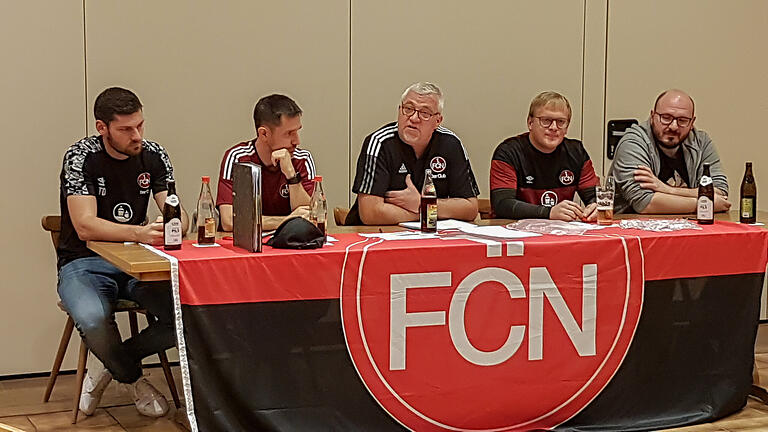 Der Vorstand des FCN-Fanclubs Milzgrund, (von links) Peter Kürschner (Beisitzer), Jochen Siebenschuck (Kassier), Michael Höller (1. Vorsitzender), Tobias Jucht (2. Vorsitzender), Daniel Härter (Beisitzer). Der Vorstand des FCN-Fanclubs Milzgrund, (von links) Peter Kürschner (Beisitzer), Jochen Siebenschuck (Kassier), Michael Höller (1. Vorsitzender), Tobias Jucht (2. Vorsitzender), Daniel Härter (Beisitzer).