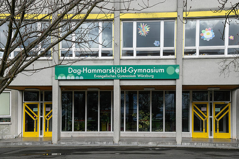 Blick auf das Dag-Hammarskjöld-Gymnasium im Frauenland, das bei der schulischen Ausbildung auf jährliche Entwicklungsgespräche setzt.&nbsp;