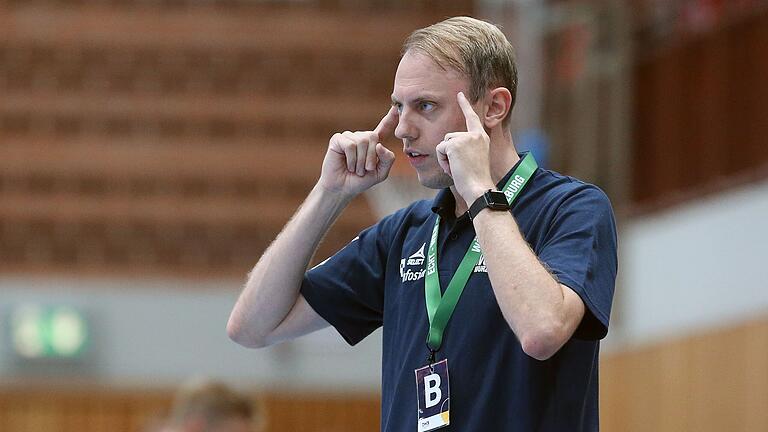 Starten fokussiert in die Rückrunde: Die Wölfe Würzburg und ihr Trainer Johannes Heufelder Starten fokussiert in die Rückrunde: Die Wölfe Würzburg und ihr Trainer Johannes Heufelder