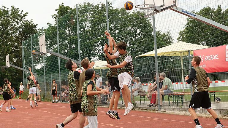 Beim 3x3-Basketball-Turnier in Gerbrunn zeigten die Teilnehmer vollen Einsatz.&nbsp;