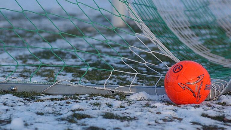 Schon im Februar soll in den unterfränkischen Bezirksligen der Fußball wieder rollen.