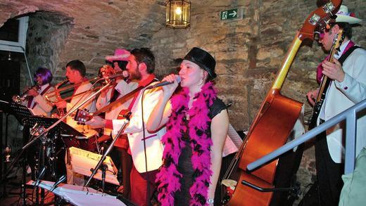 Abschiedsauftritt: Das &bdquo;Orchester Hans Mohr&ldquo; gab seine letzte Vorstellung auf der Kellerbühne in Lengfurt.