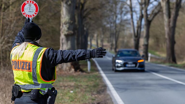 Wer ohne Grund mit dem Auto oder mit dem Motorrad am Wochenende unterwegs war, erhielt eine Anzeige der Polizei.&nbsp;