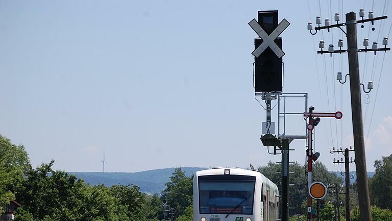 Die Zeichen an der Saaletalbahn zwischen Hammelburg und Diebach stehen auf Modernisierung. Das geht nicht geräuschlos von statten. Montag bis Donnerstag könnte es wegen der Arbeiten am Bahnübergang Westheim nachts lauter werden.       -  Die Zeichen an der Saaletalbahn zwischen Hammelburg und Diebach stehen auf Modernisierung. Das geht nicht geräuschlos von statten. Montag bis Donnerstag könnte es wegen der Arbeiten am Bahnübergang Westheim nachts lauter werden.