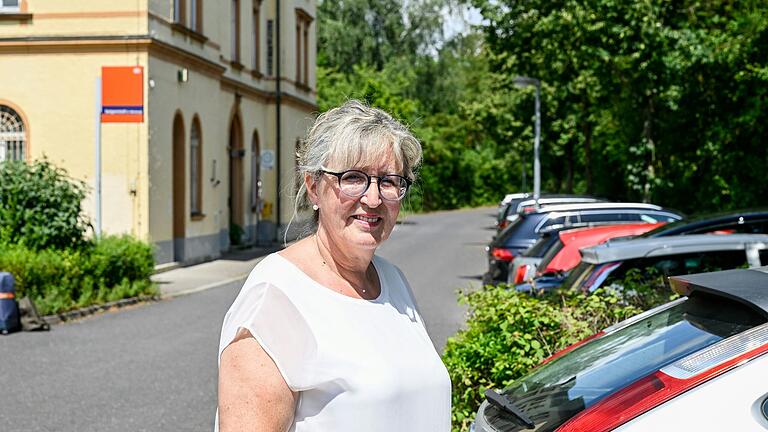 Die Prosselsheimer Bürgermeisterin Birgit Börger versucht seit Jahren, am Bahnhof im Ortsteil Seligenstadt mehr Parkplätze zu schaffen.