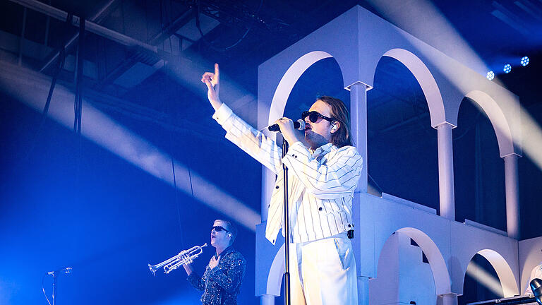Ausverkaufte tectake Arena am Dienstag 15.04.25 der KULT Tour 2025 - Roy Bianco & die Abbrunzati Boys in Würzburg.