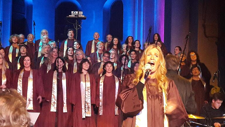 Weihnachtskonzert der KisSinger in der evangelischen Erlöserkirche. Foto: Hartmut Hessel       -  Weihnachtskonzert der KisSinger in der evangelischen Erlöserkirche. Foto: Hartmut Hessel