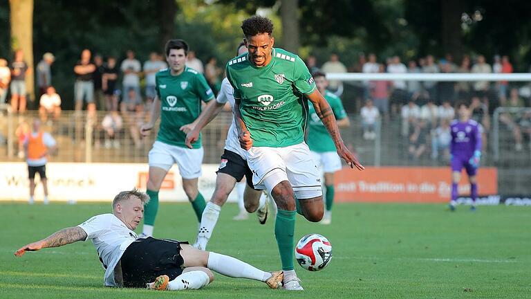 Mit dem FC Schweinfurt 05 kehrt Michael Dellinger (rechts) am Samstag erstmals an seine alte Wirkungsstätte nach Aubstadt zurück und trifft dabei auch auf seinen langjährigen Teamkollegen Jens Trunk (links).