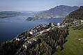 Ukraine-Krieg - Schweiz organisiert im Juni Friedens-Konferenz.jpeg       -  Das Tagungszentrum für die Ukraine-Konferenz auf dem Bürgenstock oberhalb des Vierwaldstättersees. Hier begrüßen normalerweise die Betreiber von Luxushotels ihr zahlungskräftiges Publikum.
