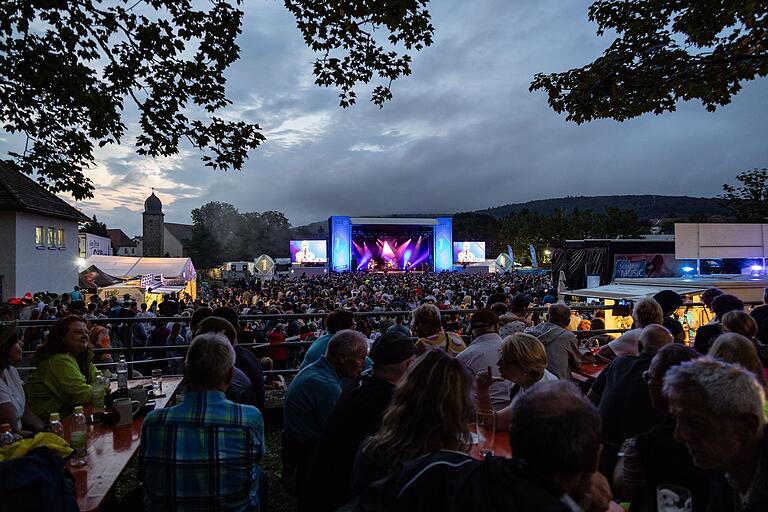 4500 Menschen genossen einen lauen Sommerabend mit vielen Leckereinen und bester Musik. 4500 Menschen genossen einen lauen Sommerabend mit vielen Leckereinen und bester Musik.