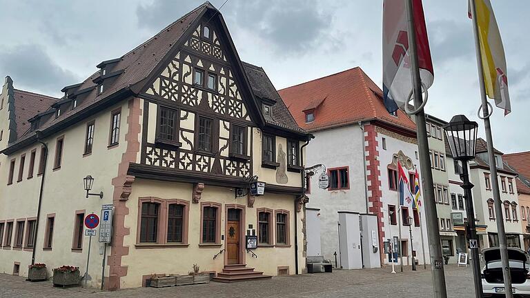 Das Hotel Alte Brauerei in Karlstadt ist in neuer Hand: Vor kurzem wurden die Pachtverträge unterzeichnet.