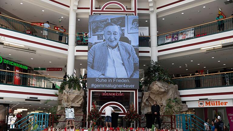 Abschied von Richard Lugner       -  Im Lugner-Shoppingcenter war auch eine Gedenkstätte eingerichtet. (Archivbild)