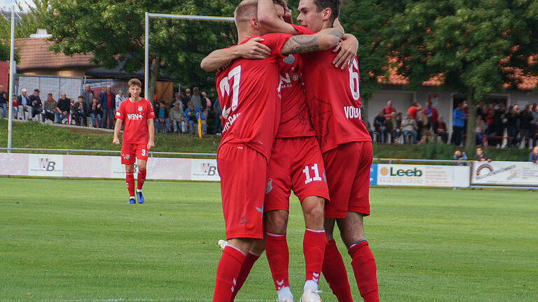 Kann der TSV Aubstadt im Spiel gegen Wacker Burghausen das ein oder andere Tor bejubeln? Kann der TSV Aubstadt im Spiel gegen Wacker Burghausen das ein oder andere Tor bejubeln?