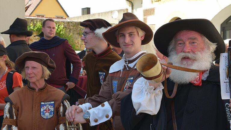 Helmstedter Türmer beim europäischen Treffen der Nachtwächter- und Türmerzunft am Himmelfahrts-Wochenende in Prichsenstadt. Helmstedter Türmer beim europäischen Treffen der Nachtwächter- und Türmerzunft am Himmelfahrts-Wochenende in Prichsenstadt.