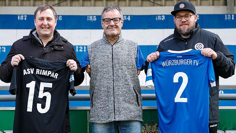 Der FV 04 Würzburg und der ASV Rimpar kooperieren im sportlichen Bereich ab sofort miteinander (von links): Jens Bausenwein, Fußball-Abteilungsleiter ASV Rimpar, Peter Büttner, Vorsitzender FV 04 Würzburg, Marco Scheder, Sportvorstand FV 04 Würzburg.