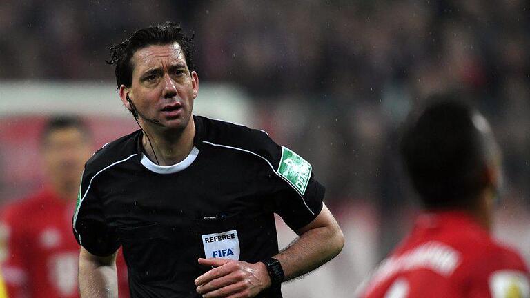 FIFA-Referee       -  Die Ansetzung von Schiedsrichter Manuel Gräfe für das HSV-Spiel ist umstritten. Foto: Peter Kneffel