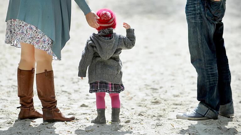 Wem steht der Kinderbonus zu, wenn die Eltern getrennt leben?