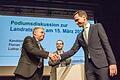 Florian Töpper (SPD, rechts) verteidigte im März souverän sein Landratsamt gegen Herausforderer Lothar Zachmann (CSU). Bei einer Podiumsdiskussion im Januar (im Hintergrund Tagblatt-Redaktionsleiter Oliver Schikora) schüttelten sie sich die Hand.