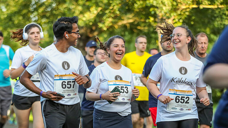 Über 1500 Sportler laufen am Donnerstag 13.06.24 den WUE2RUN Firmenlauf in Würzburg.