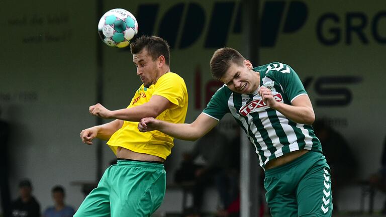 Ronny Mangold (rechts) verliert hier zwar das Kopfballduell gegen den Bamberger Simon Allgaier. Dem Verteidiger gelang aber per Freistoß das 2:0 für den TSV Großbardorf.&nbsp;