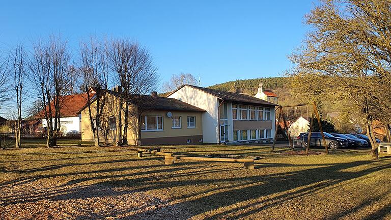 Im Ferienheim im Ostheimer Ortsteil Oberwaldbehrungen (Lkr. Rhön-Grabfeld) sind am Montagabend sieben Frauen und sechs Kinder aus der Ukraine angekommen. Im Ferienheim im Ostheimer Ortsteil Oberwaldbehrungen (Lkr. Rhön-Grabfeld) sind am Montagabend sieben Frauen und sechs Kinder aus der Ukraine angekommen.