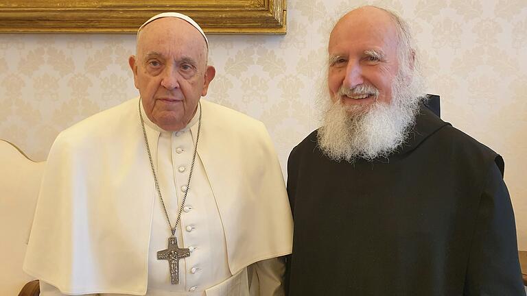 Papst Franziskus empfing am Montag Pater Anselm Grün von der Abtei Münsterschwarzach zu einer Privataudienz in Rom. Papst Franziskus empfing am Montag Pater Anselm Grün von der Abtei Münsterschwarzach zu einer Privataudienz in Rom.