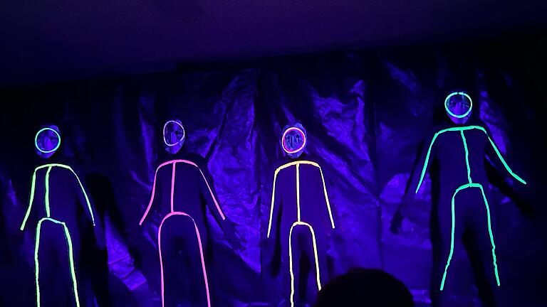 Die Wermerichshäuser Jungs als „Neon Stickmans“. - Die Wermerichshäuser Jungs als „Neon Stickmans“. Die Wermerichshäuser Jungs als „Neon Stickmans“. - Die Wermerichshäuser Jungs als „Neon Stickmans“.
