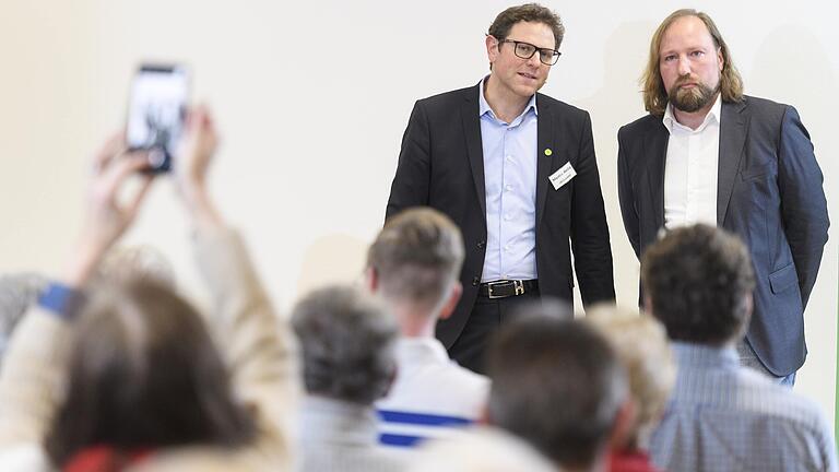 Martin Heilig,&nbsp;OB-Kandidat der Grünen in Würzburg und Anton&nbsp;Hofreiter, Fraktionsvorsitzender der Grünen im Bundestag, haben im Kolpinghaus über die Verkehrswende gesprochen.