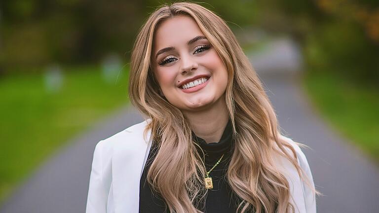 Sophie Breuer macht in Würzburg eine Ausbildung, nun möchte sie Miss Germany werden. Sophie Breuer macht in Würzburg eine Ausbildung, nun möchte sie Miss Germany werden.
