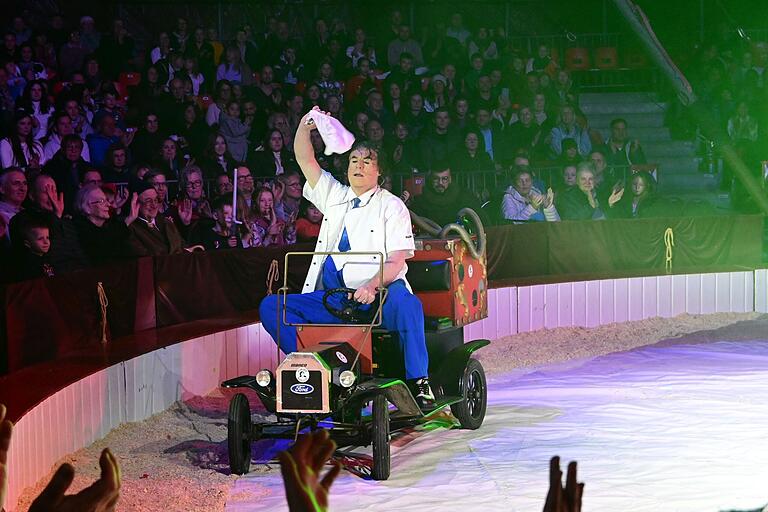 Star-Clown Jimmy Folco begeisterte gleich bei mehreren Auftritten das Premierenpublikum.