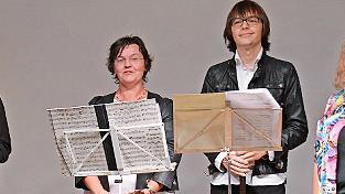 Veronika Klose (rechts) wird musikalisch begleitet von (von links) Elke Friedl, Birgit Marisch und Thimo Sorger. - Veronika Klose (rechts) wird musikalisch begleitet von (von links) Elke Friedl, Birgit Marisch und Thimo Sorger. Veronika Klose (rechts) wird musikalisch begleitet von (von links) Elke Friedl, Birgit Marisch und Thimo Sorger. - Veronika Klose (rechts) wird musikalisch begleitet von (von links) Elke Friedl, Birgit Marisch und Thimo Sorger.