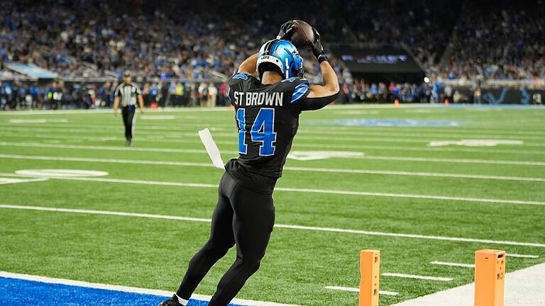 Detroit Lions - Seattle Seahawk       -  Amon-Ra St. Brown hatte einen starken Abend und punktete nach seinem Touchdown-Pass auch noch selbst.