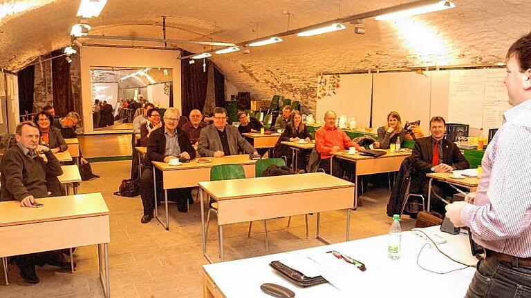 Fast wie in der Schule: Im Veranstaltungsraum der Schranne kam die Lenkungsgruppe der Grabfeldallianz zur Sitzung zusammen.